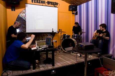 Grup d'Autoajuda, el pasado miércoles en Veneno Stereo.